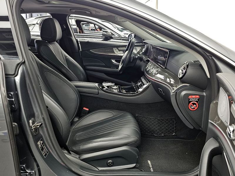 2019 Mercedes-Benz S-Class CLS300d AMG Line photo 11