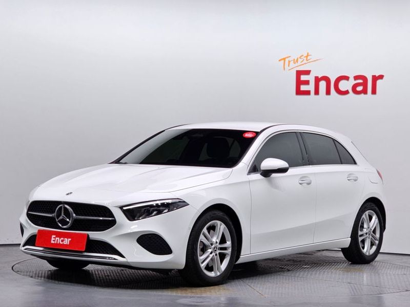 2025 Mercedes-Benz A-Class A220 Hatchback photo 1