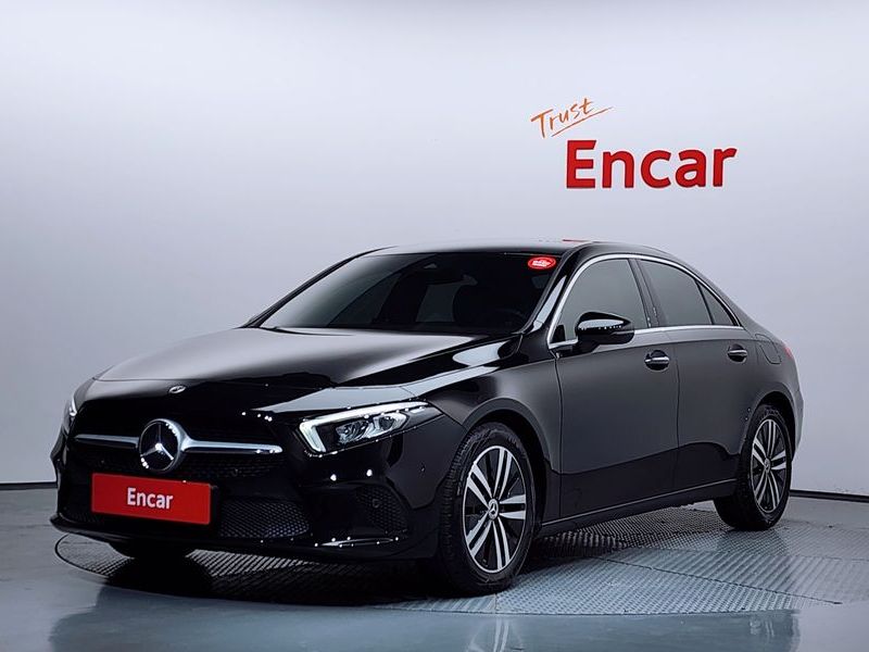 2022 Mercedes-Benz A-Class A220 Sedan photo 1