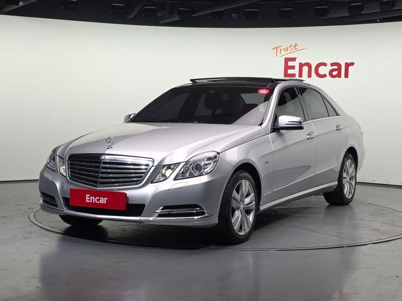 2012 Mercedes-Benz E-Class E300 Elegance photo 1