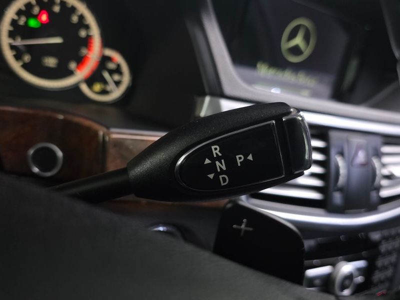 2012 Mercedes-Benz E-Class E300 Elegance photo 9