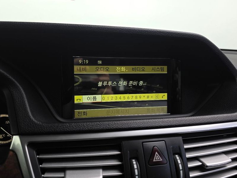 2012 Mercedes-Benz E-Class E300 Elegance photo 16