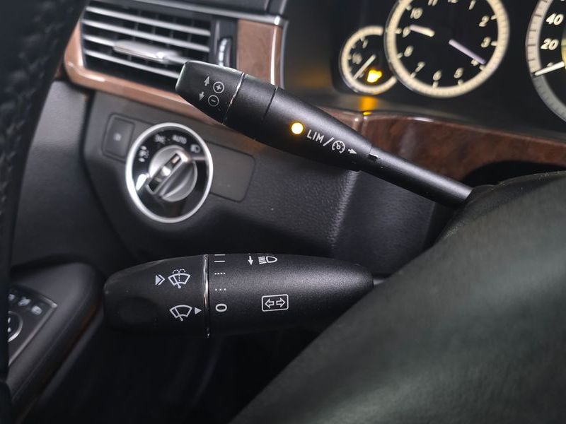 2012 Mercedes-Benz E-Class E300 Elegance photo 18