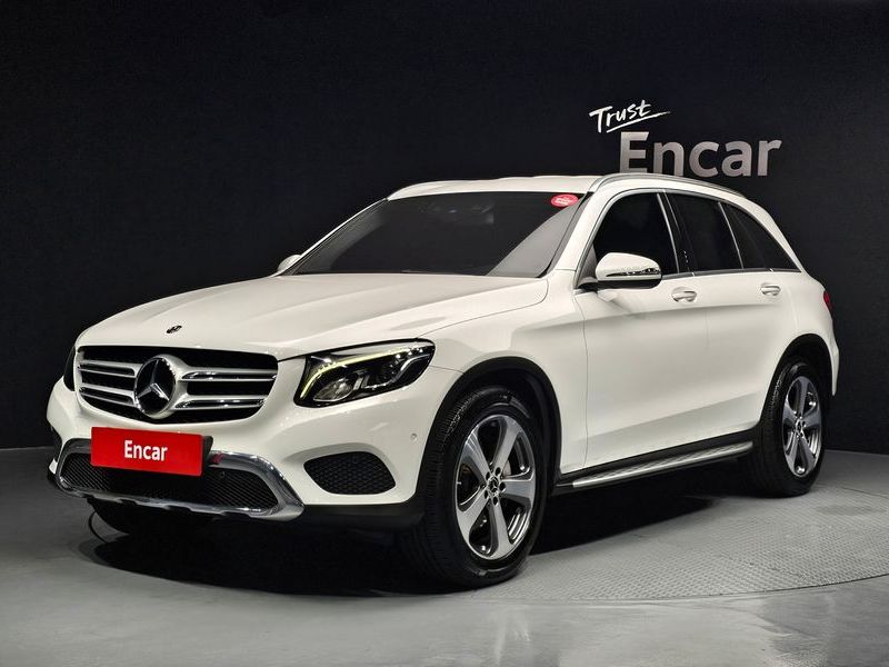 2019 Mercedes-Benz C-Class GLC300 4MATIC photo 1