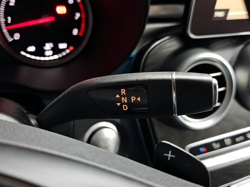 2019 Mercedes-Benz C-Class GLC300 4MATIC photo 9