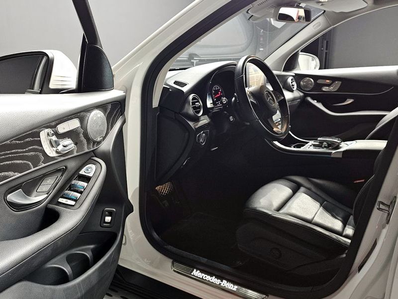 2019 Mercedes-Benz C-Class GLC300 4MATIC photo 10