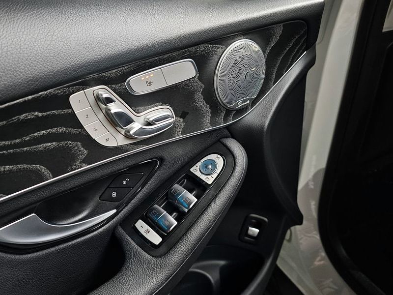 2019 Mercedes-Benz C-Class GLC300 4MATIC photo 13