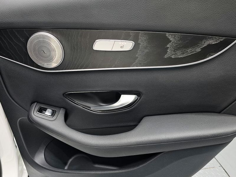2019 Mercedes-Benz C-Class GLC300 4MATIC photo 25