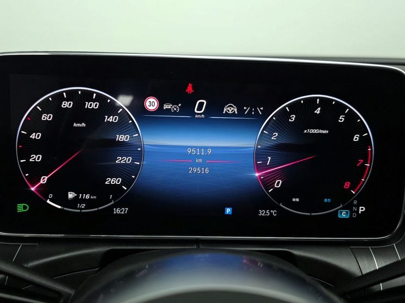 2024 Mercedes-Benz C-Class C300 4MATIC Avantgarde photo 8