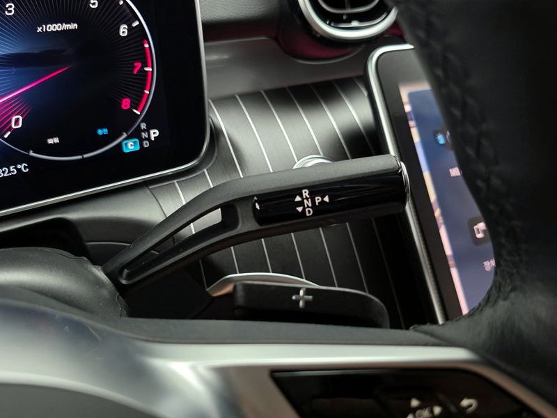 2024 Mercedes-Benz C-Class C300 4MATIC Avantgarde photo 9