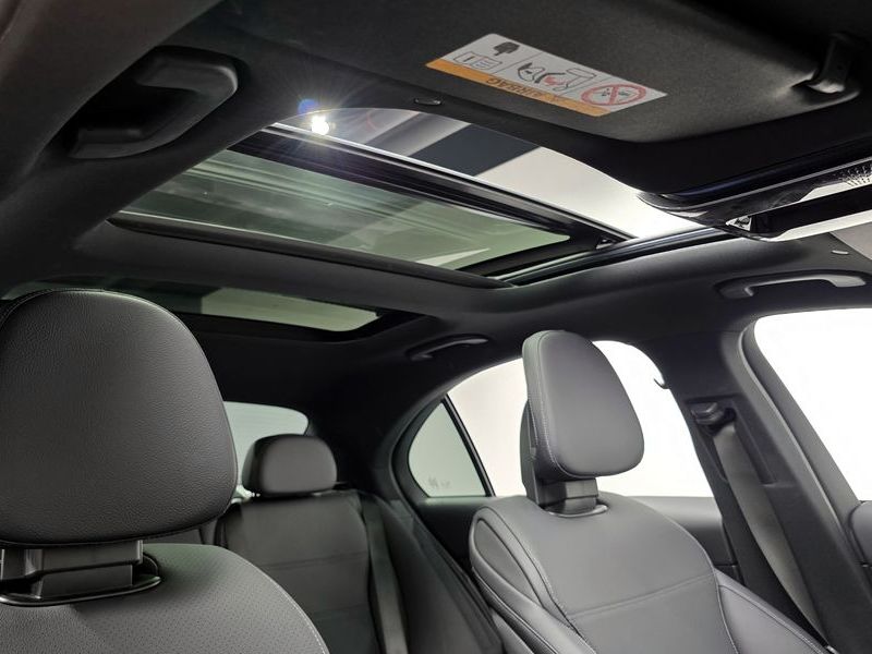2024 Mercedes-Benz C-Class C300 4MATIC Avantgarde photo 16