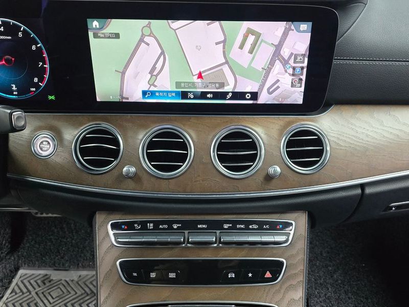2021 Mercedes-Benz E-Class E250 Exclusive photo 14