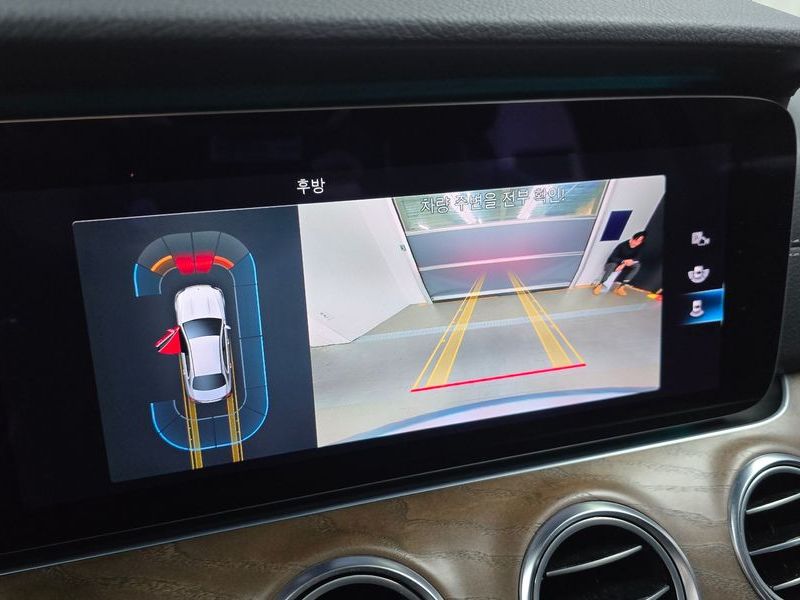 2021 Mercedes-Benz E-Class E250 Exclusive photo 15