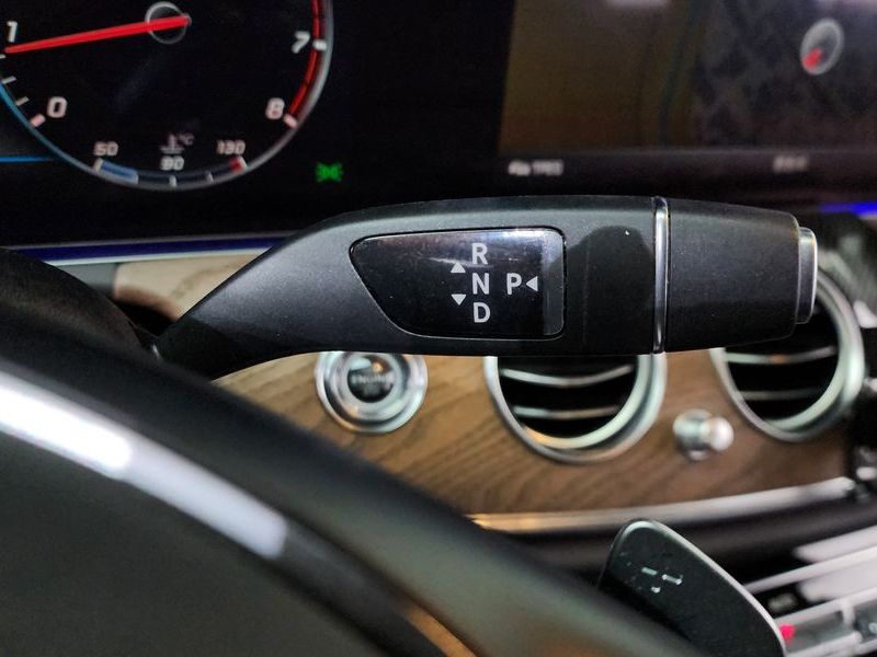 2018 Mercedes-Benz E-Class E300 4MATIC Exclusive photo 9