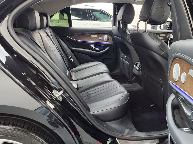 2018 Mercedes-Benz E-Class E300 4MATIC Exclusive photo 12