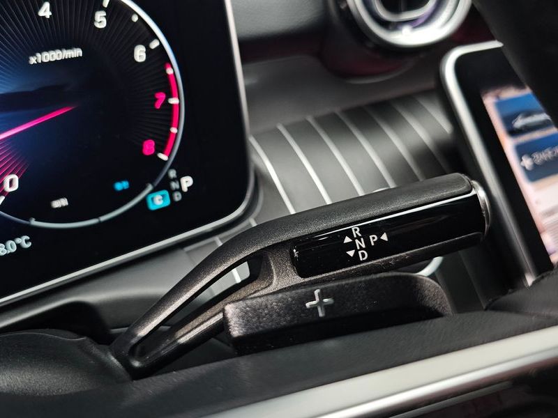 2023 Mercedes-Benz C-Class C200 Avantgarde photo 9