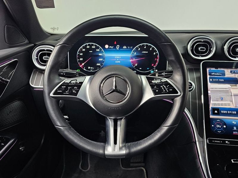 2023 Mercedes-Benz C-Class C200 Avantgarde photo 13