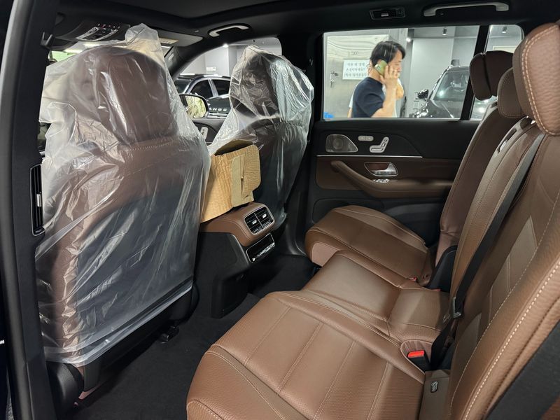 2026 Mercedes-Benz S-Class GLS450 4MATIC photo 9