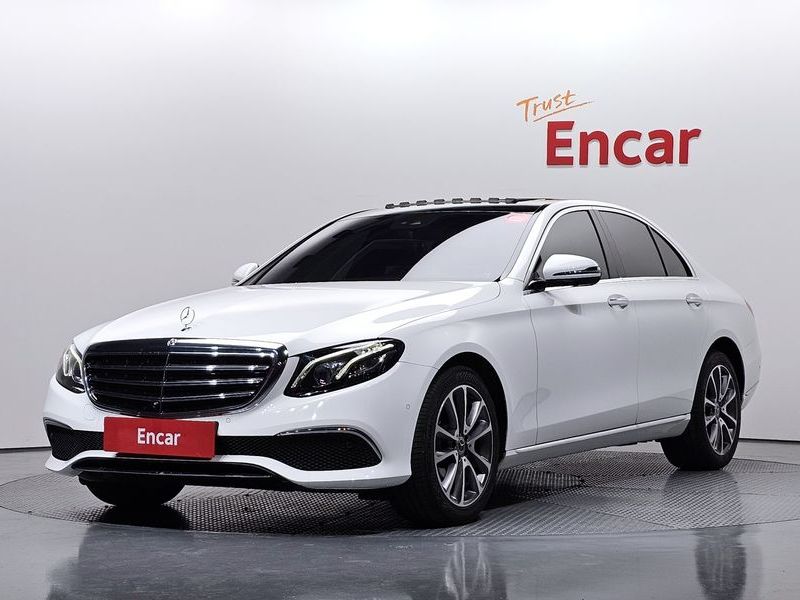 2018 Mercedes-Benz E-Class E300 Exclusive photo 1