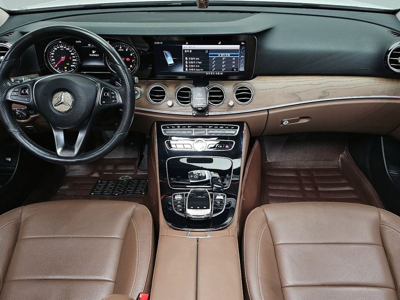 2018 Mercedes-Benz E-Class E300 Exclusive photo 7