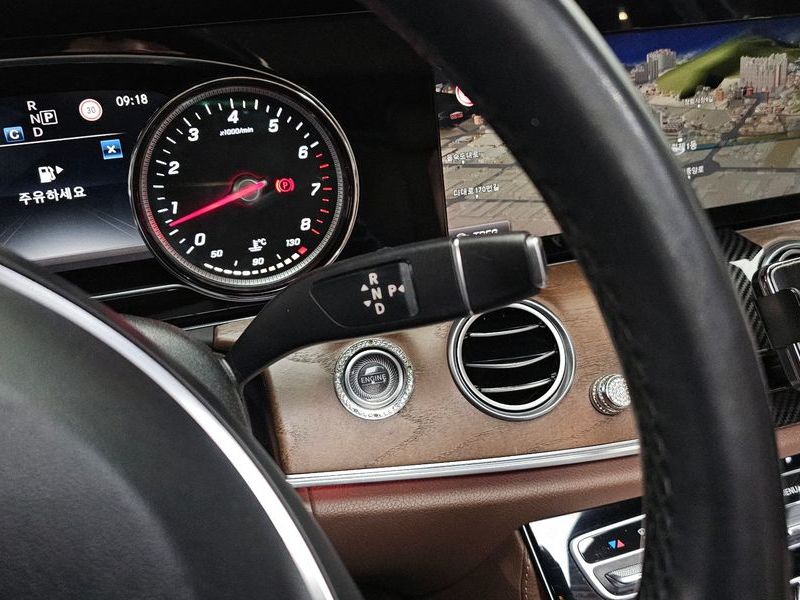 2018 Mercedes-Benz E-Class E300 Exclusive photo 9