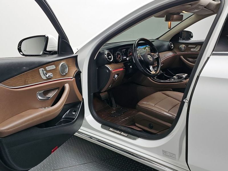 2018 Mercedes-Benz E-Class E300 Exclusive photo 10