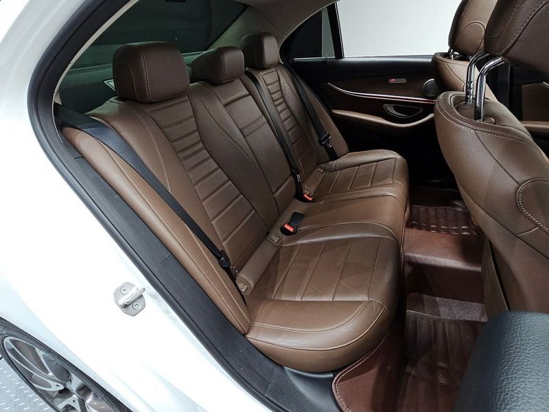 2018 Mercedes-Benz E-Class E300 Exclusive photo 11
