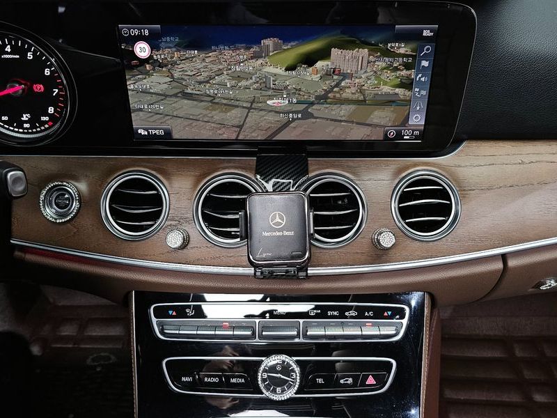 2018 Mercedes-Benz E-Class E300 Exclusive photo 14