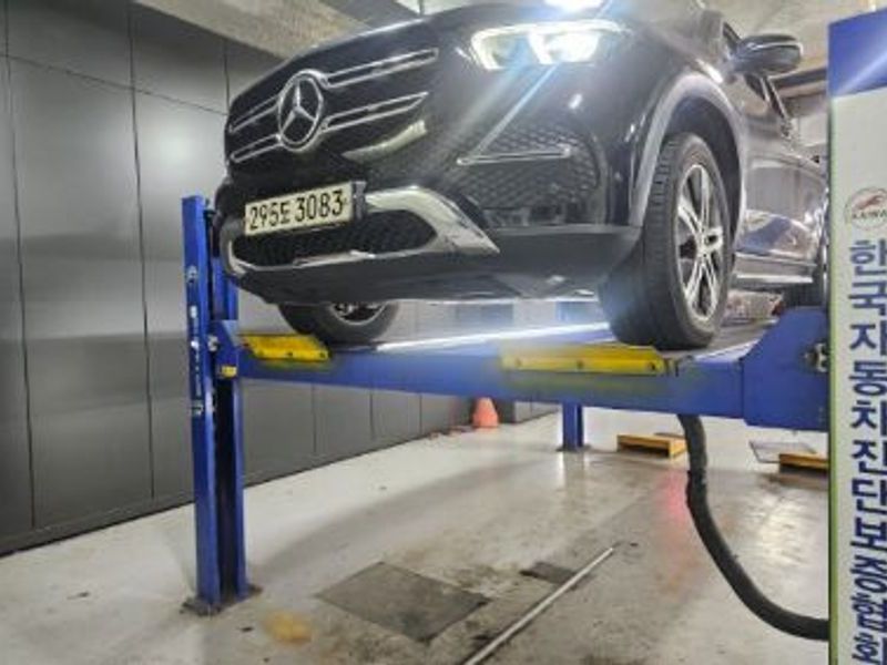 2020 Mercedes-Benz E-Class GLE300d 4MATIC photo 1
