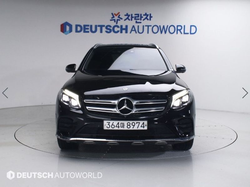 2019 Mercedes-Benz C-Class GLC300 4MATIC AMG Line photo 1