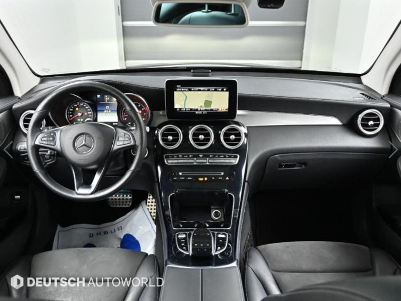 2019 Mercedes-Benz C-Class GLC300 4MATIC AMG Line photo 7