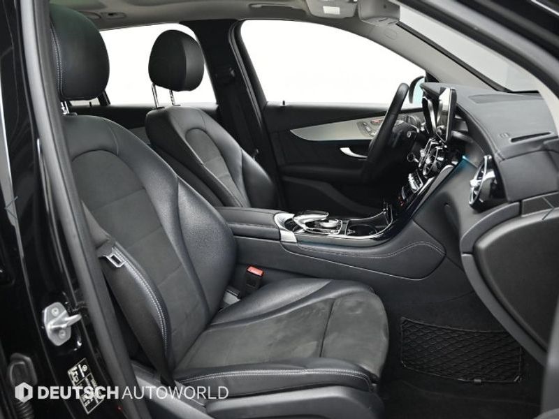 2019 Mercedes-Benz C-Class GLC300 4MATIC AMG Line photo 10
