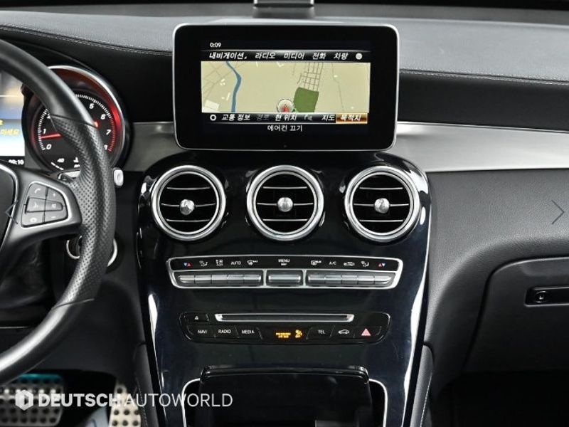 2019 Mercedes-Benz C-Class GLC300 4MATIC AMG Line photo 14