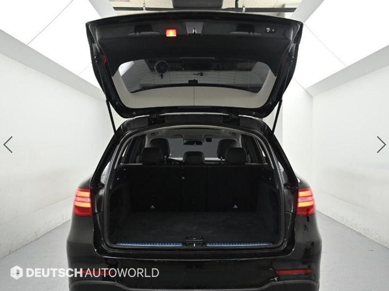 2019 Mercedes-Benz C-Class GLC300 4MATIC AMG Line photo 19