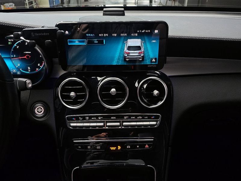 2020 Mercedes-Benz C-Class GLC220 d 4MATIC photo 15
