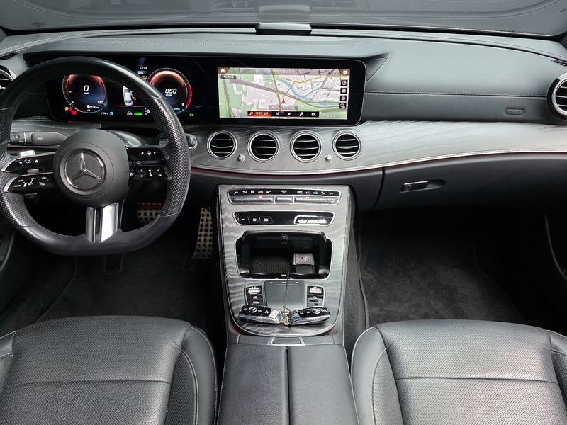 2022 Mercedes-Benz E-Class E350 4MATIC AMG Line photo 7