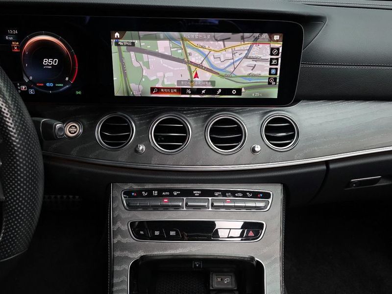2022 Mercedes-Benz E-Class E350 4MATIC AMG Line photo 15