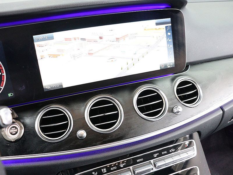 2017 Mercedes-Benz E-Class E300 Avantgarde photo 8