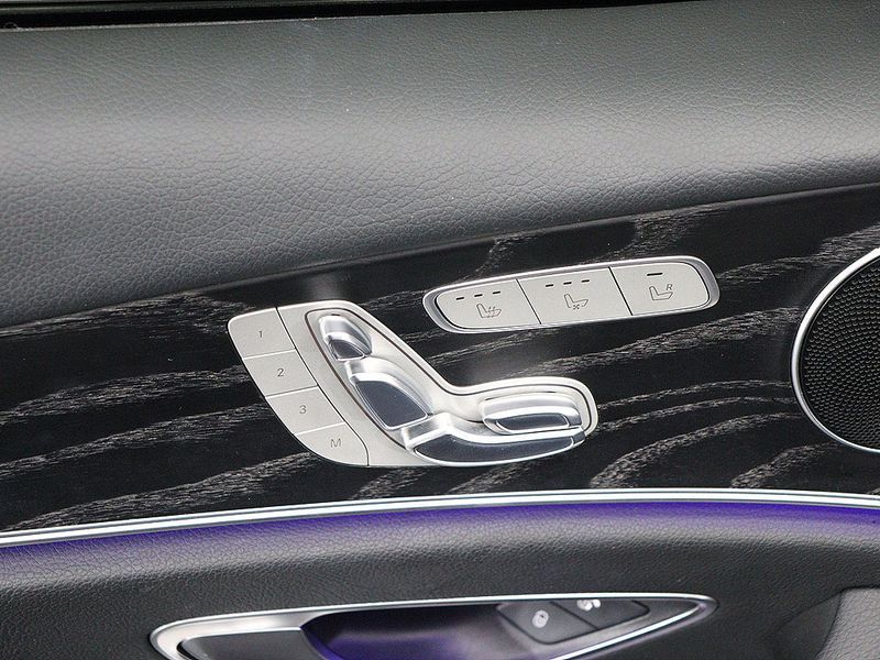 2017 Mercedes-Benz E-Class E300 Avantgarde photo 11