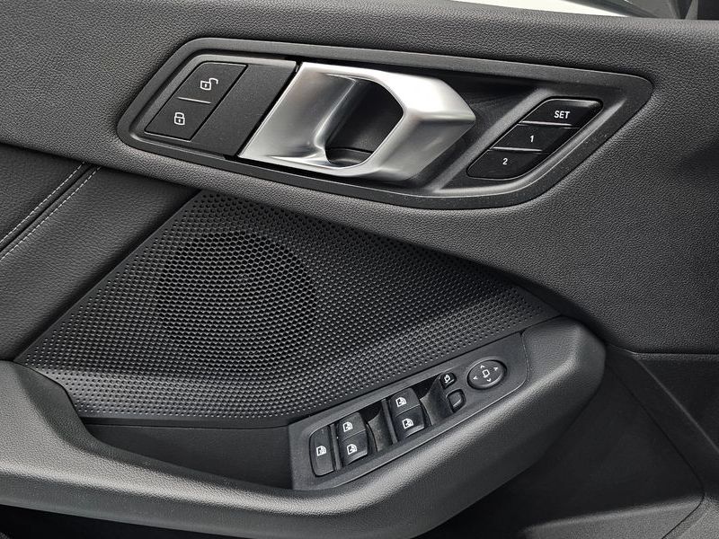 2021 BMW 1 Series 118d Joy photo 15