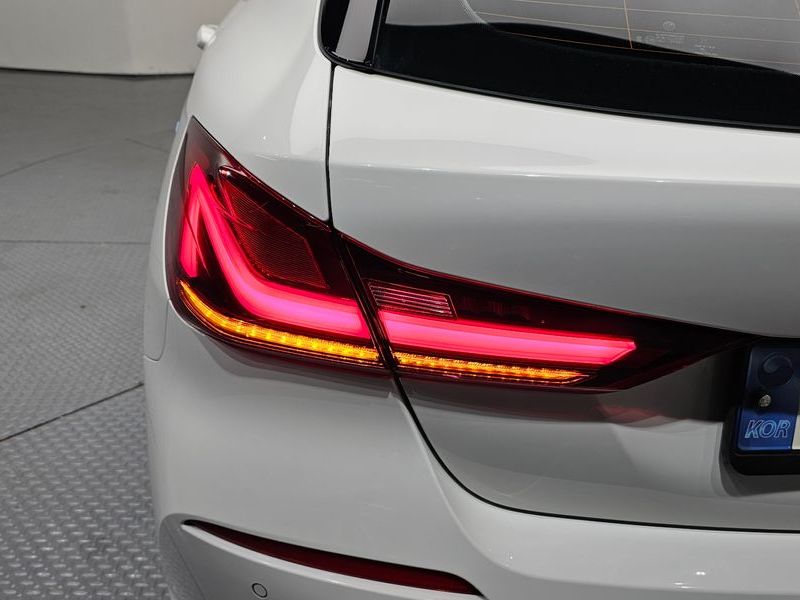 2021 BMW 1 Series 118d Joy photo 23