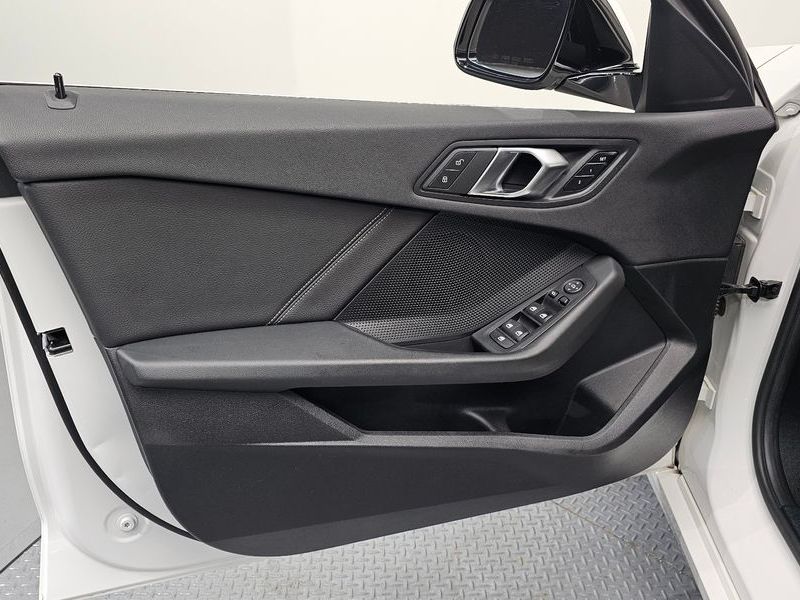 2021 BMW 1 Series 118d Joy photo 24
