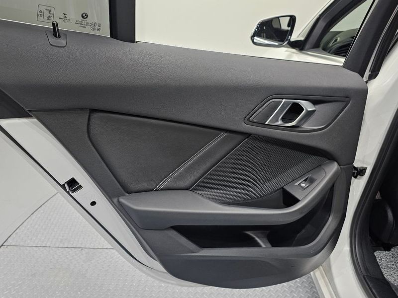 2021 BMW 1 Series 118d Joy photo 25