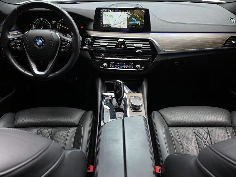 2018 BMW 5 Series 530i xDrive M Sport Package Plus photo 7