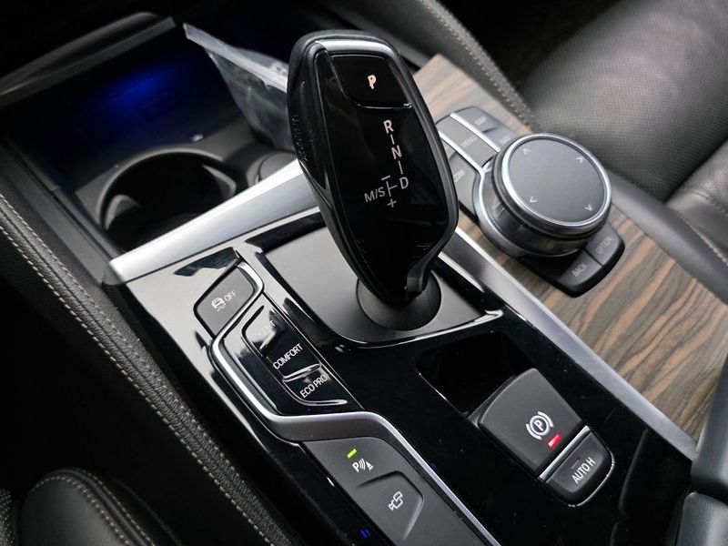2018 BMW 5 Series 530i xDrive M Sport Package Plus photo 9