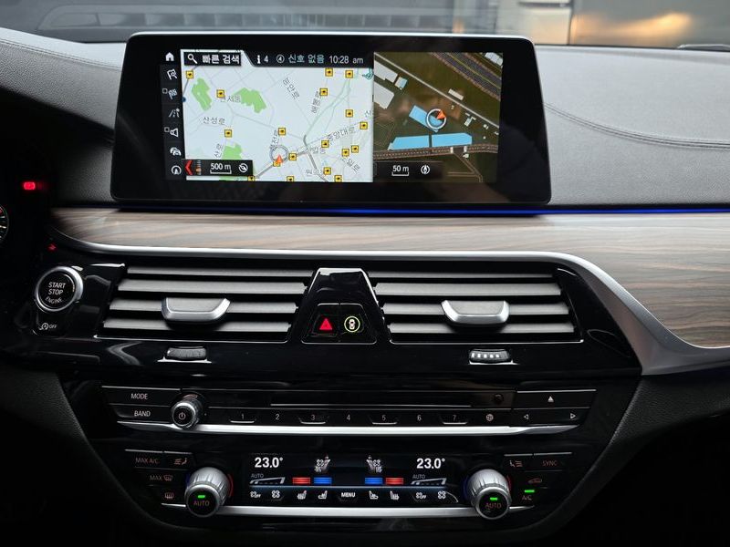 2018 BMW 5 Series 530i xDrive M Sport Package Plus photo 18