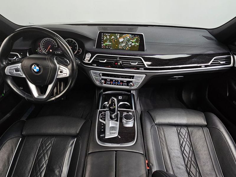 2017 BMW 7 Series 740Li xDrive M Sport Package photo 7