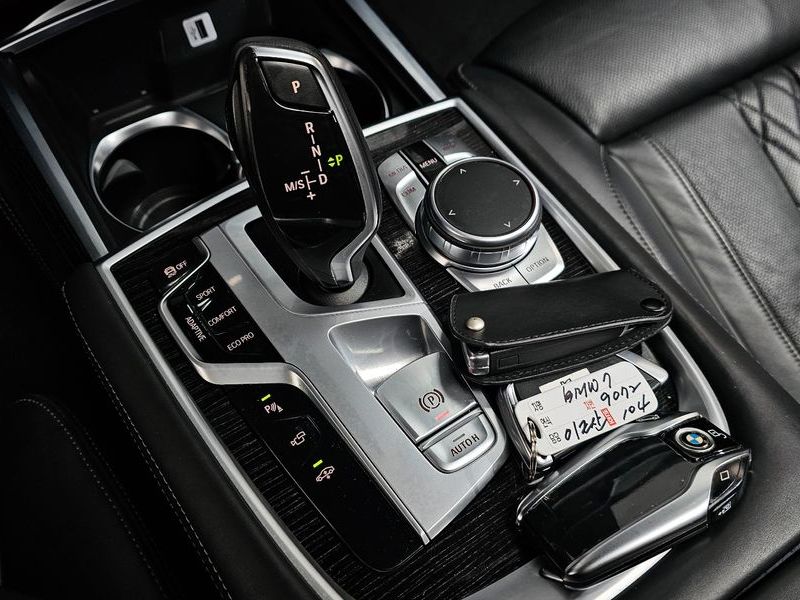 2017 BMW 7 Series 740Li xDrive M Sport Package photo 9