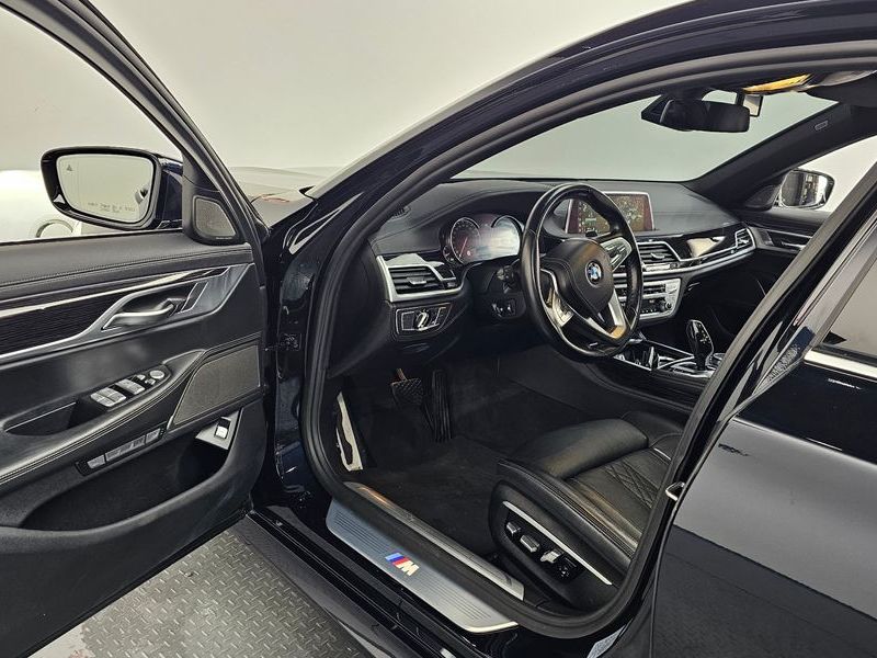 2017 BMW 7 Series 740Li xDrive M Sport Package photo 10