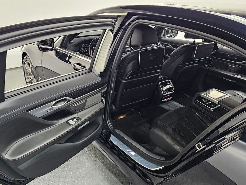 2017 BMW 7 Series 740Li xDrive M Sport Package photo 12